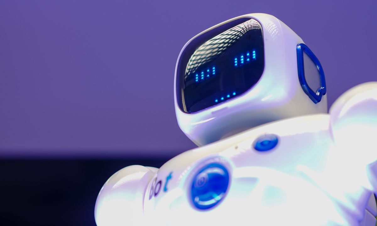 A friendly digital robot representing the EVA AI copilot.